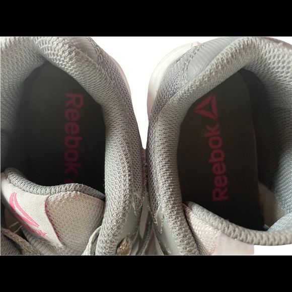 Reebok Running Sneaker 122687105 Girls SZ 2 Silver Gray Pink Sole Metallic Laces - Picture 8 of 9